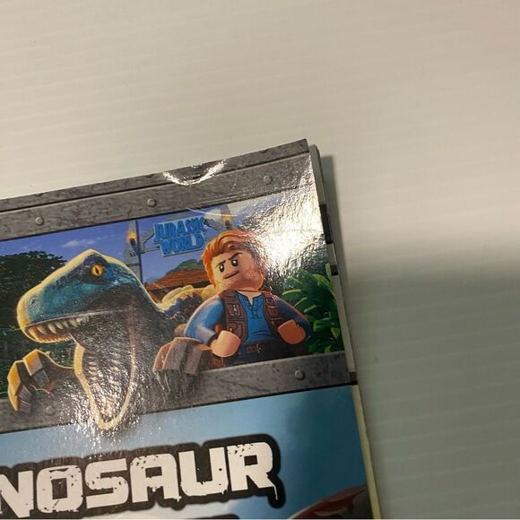 Lego Jurassic World dinosaur adventures book and minifigure - Picture 6 of 6
